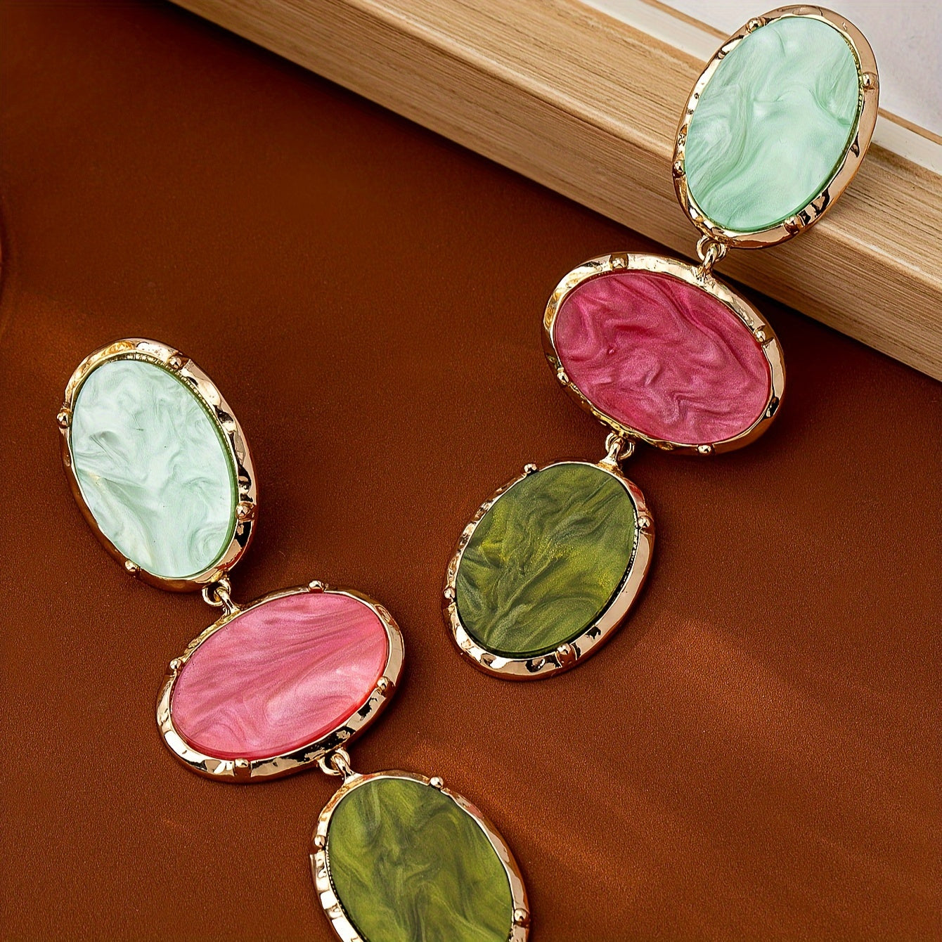 Brincos Trendy Multicamadas Resina Verde Rosa Dourada | By Mireva