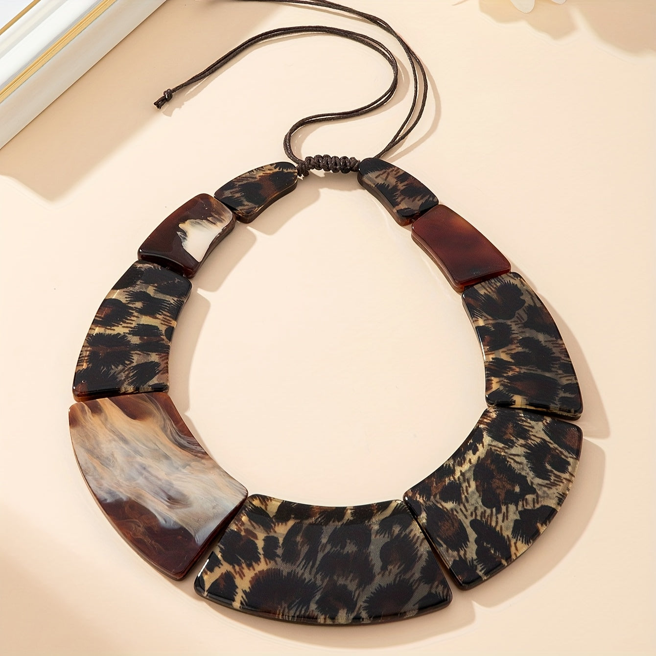 Colar Boho Retrô com Estampa de Leopardo em Resina