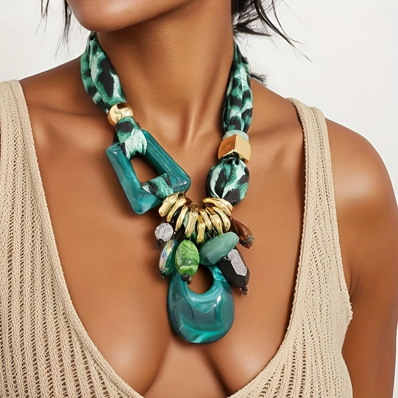 Colar Boho Tecido Verde & Pingentes Maxi | By Mireva