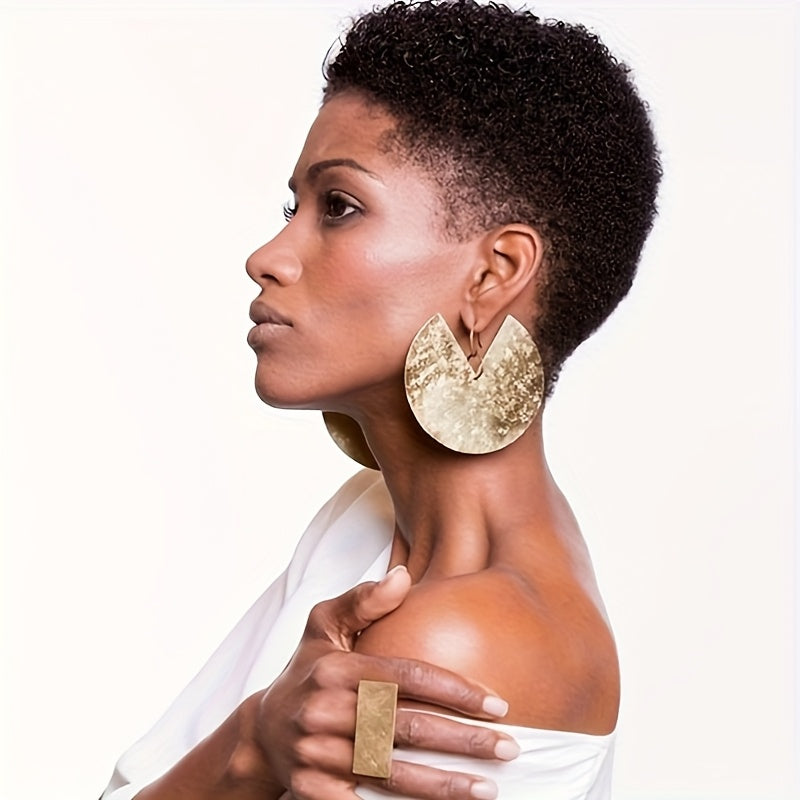 Par de Brincos Tribais Africanos Martelados Dourados Oversized | By Mireva