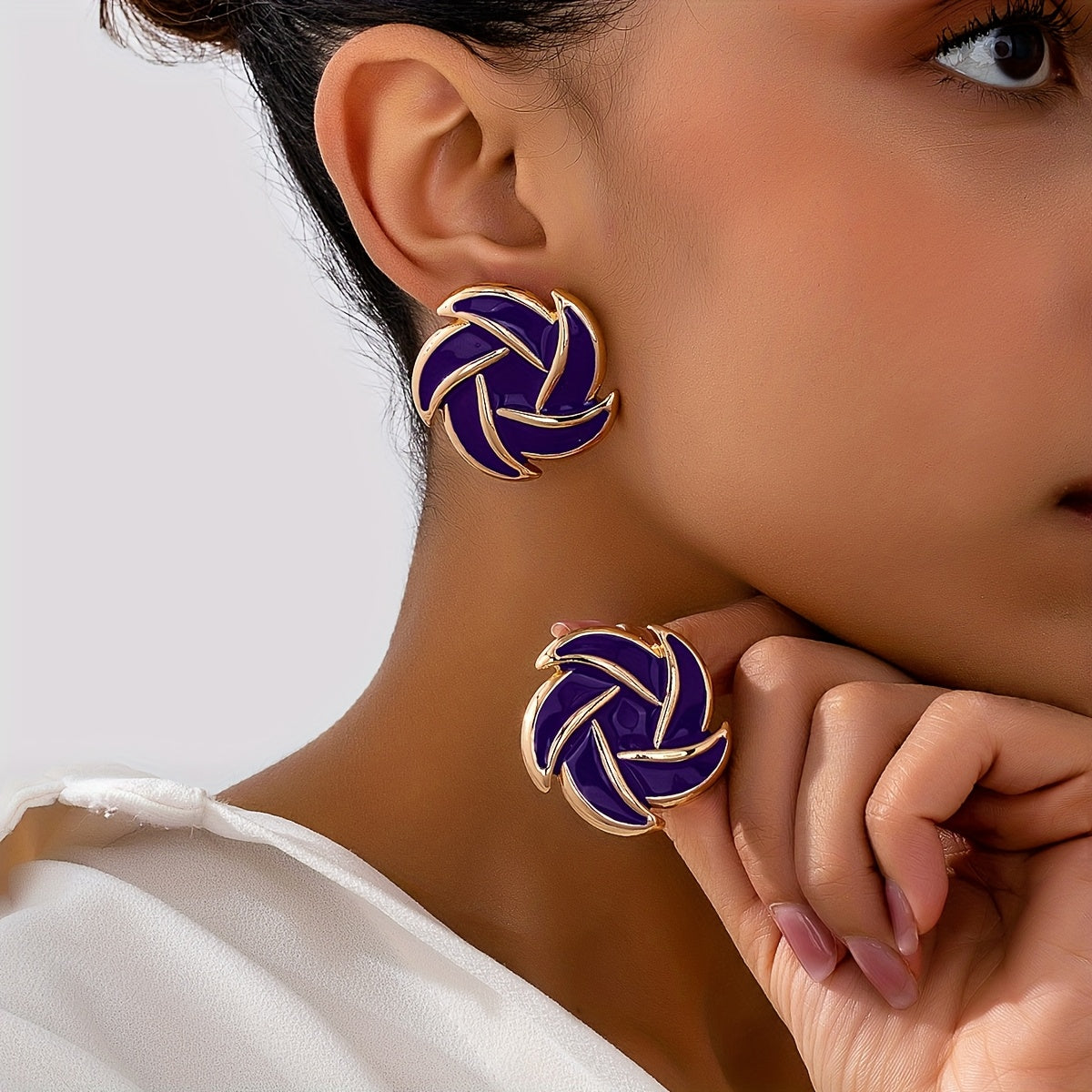 Par de Brincos Sexy Luxo Estrela Roxa Espiral Dourada | By Mireva