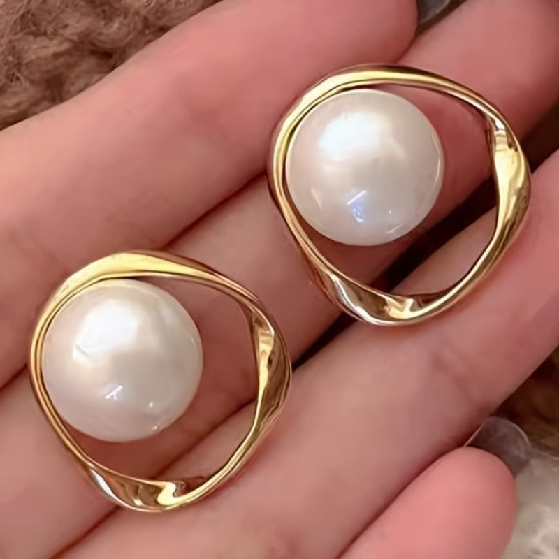 Par de Brincos Argola Pérola Imitação Geométrica | By Mireva