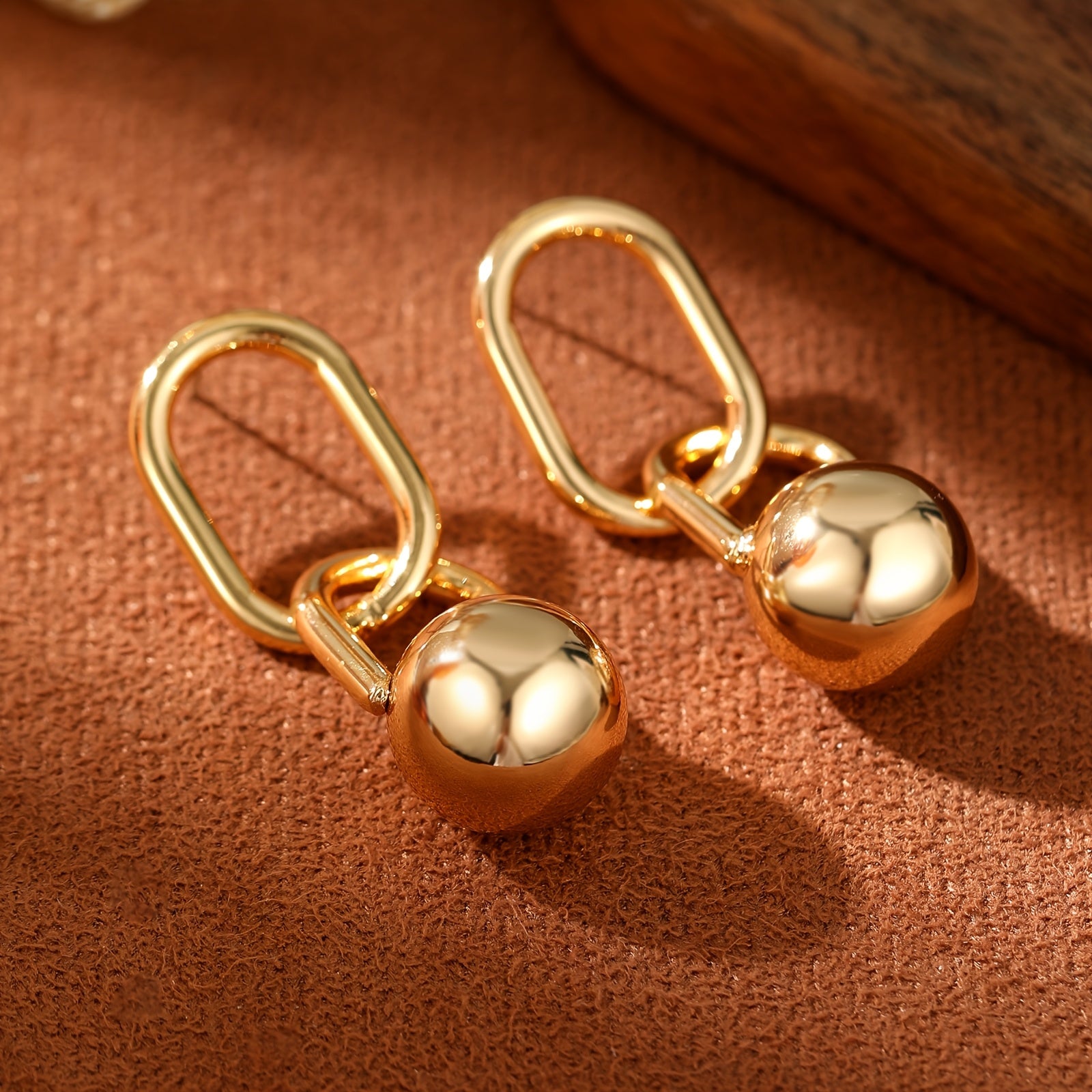 Par de Brincos Argola Dupla Elos Bola Dourada | By Mireva