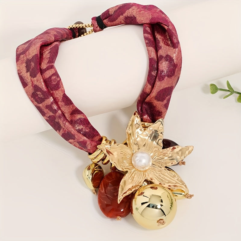 Colar Boho Elegante Flor Dourada Onça | By Mireva