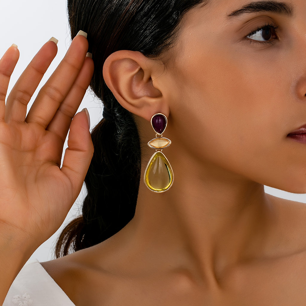 Par de Brincos Elegantes Gota Resina Roxo & Amarelo Banho Ouro | By Mireva