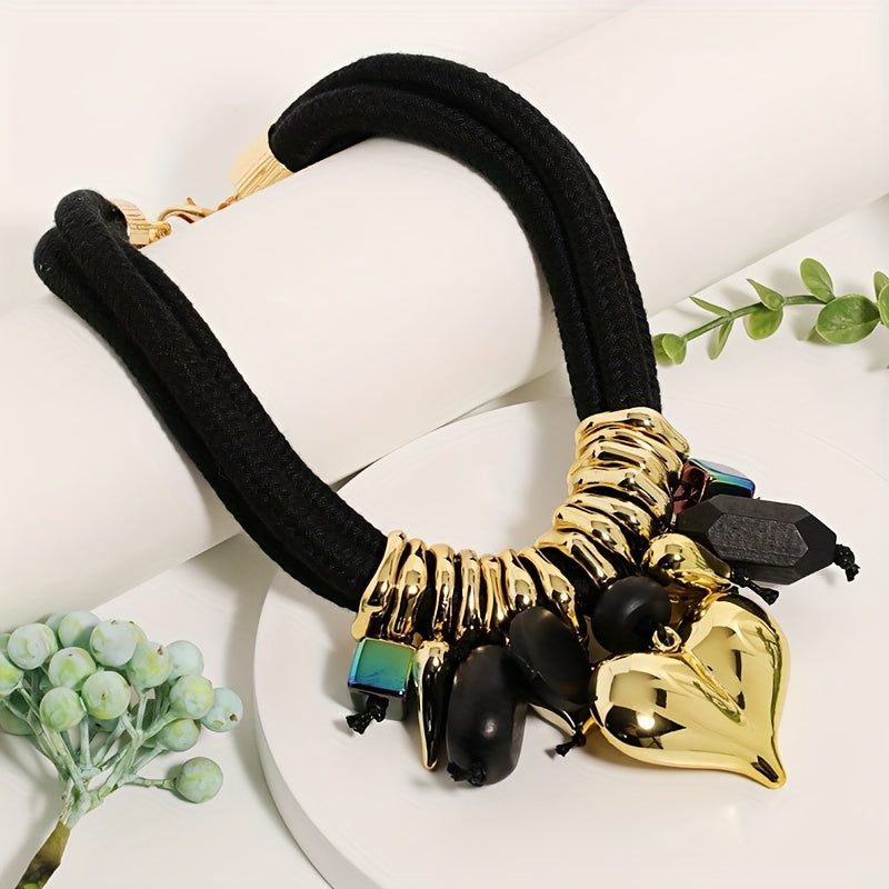 Colar Boho Corda Verde Esmeralda & Pingente Coração Dourado | By Mireva