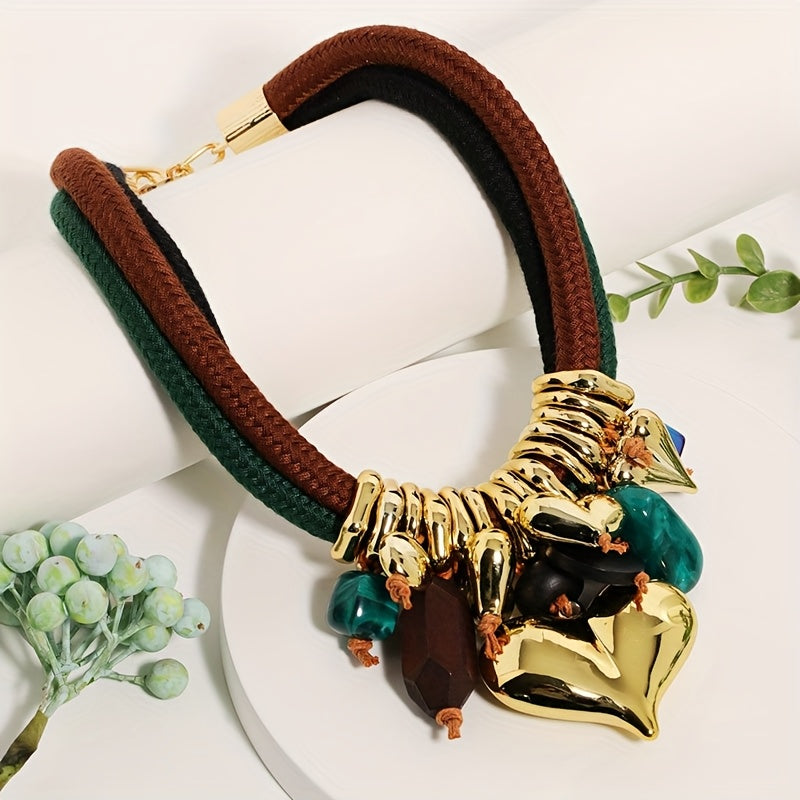 Colar Boho Corda Verde Esmeralda & Pingente Coração Dourado | By Mireva