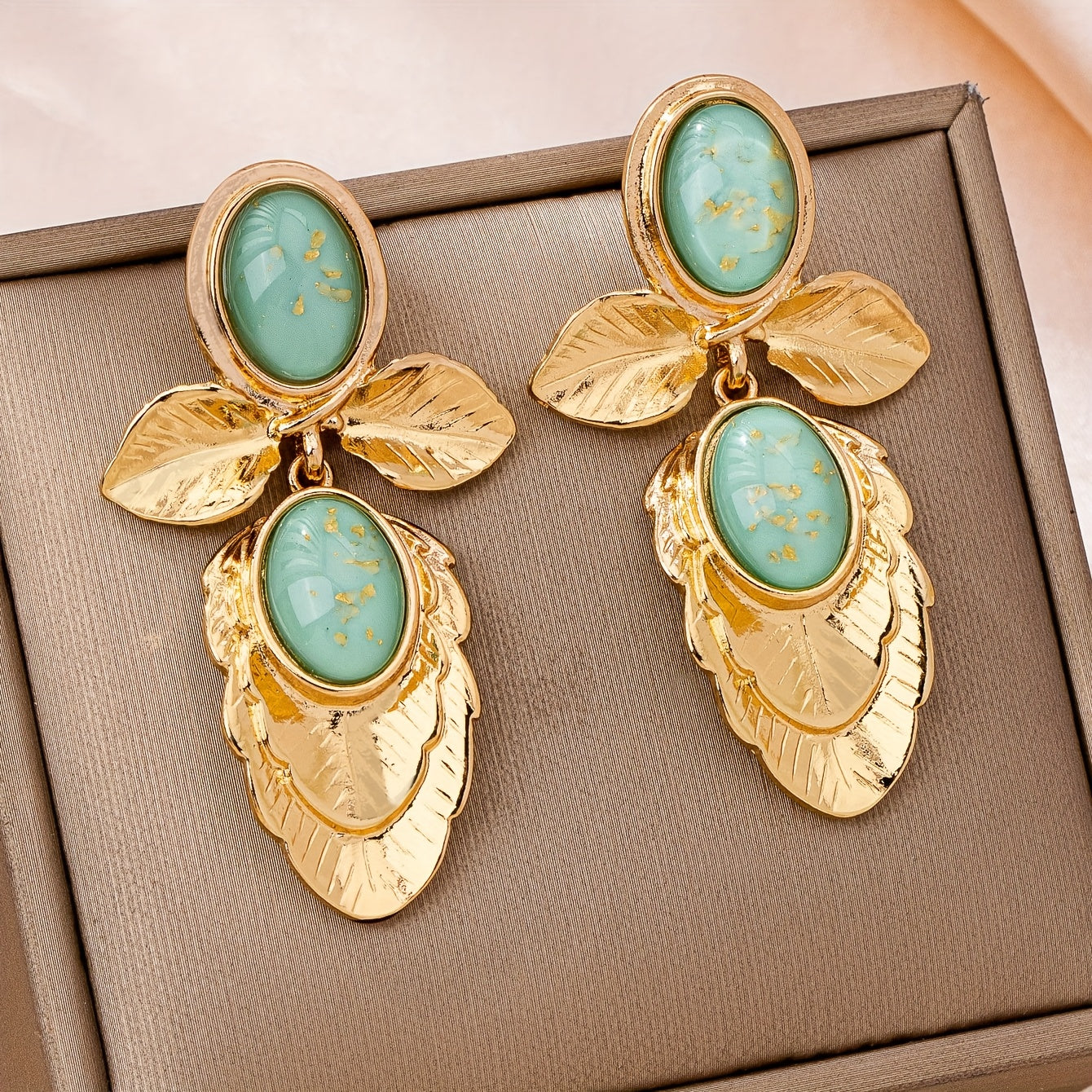 Par de Brincos Vintage Folhas Turquesa Dourada | By Mireva