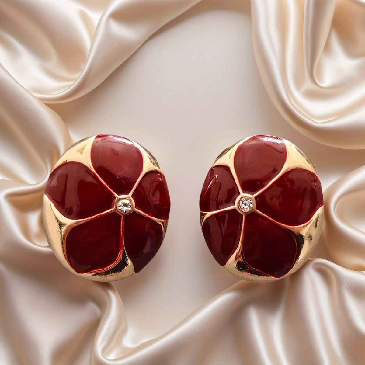 Par de Brincos Vintage Flor Vermelha Esmaltada Strass | By Mireva