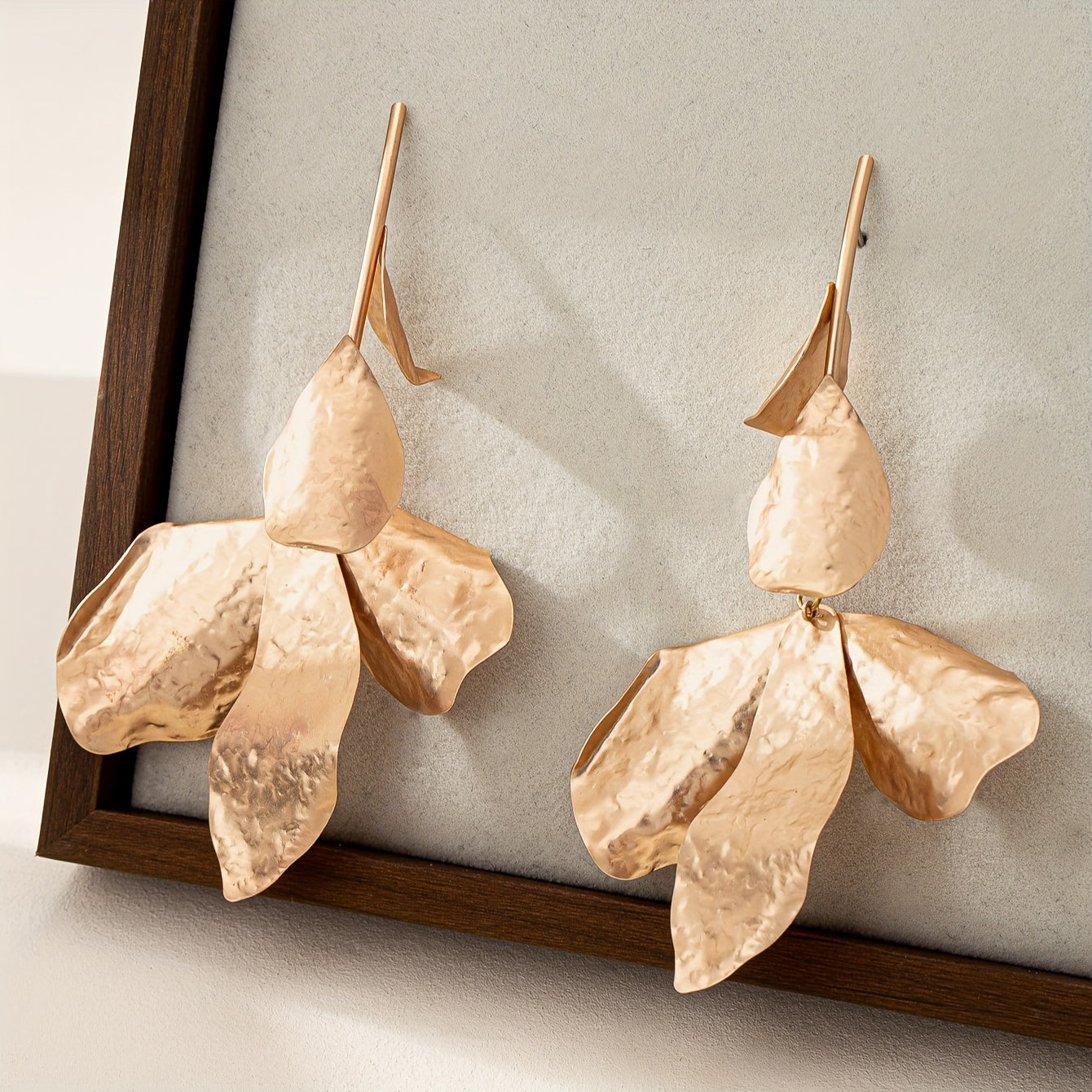 Par de Brincos Boho Floral Fosco Dourado Matte | By Mireva