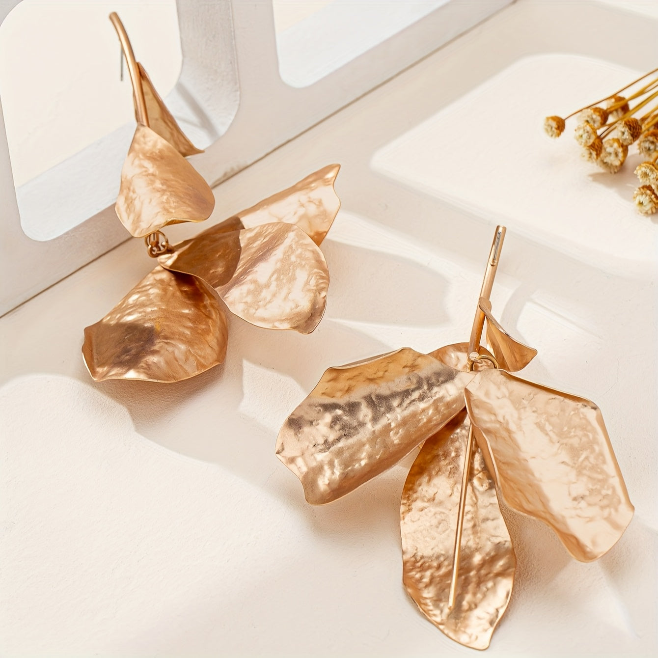 Par de Brincos Boho Floral Fosco Dourado Matte | By Mireva