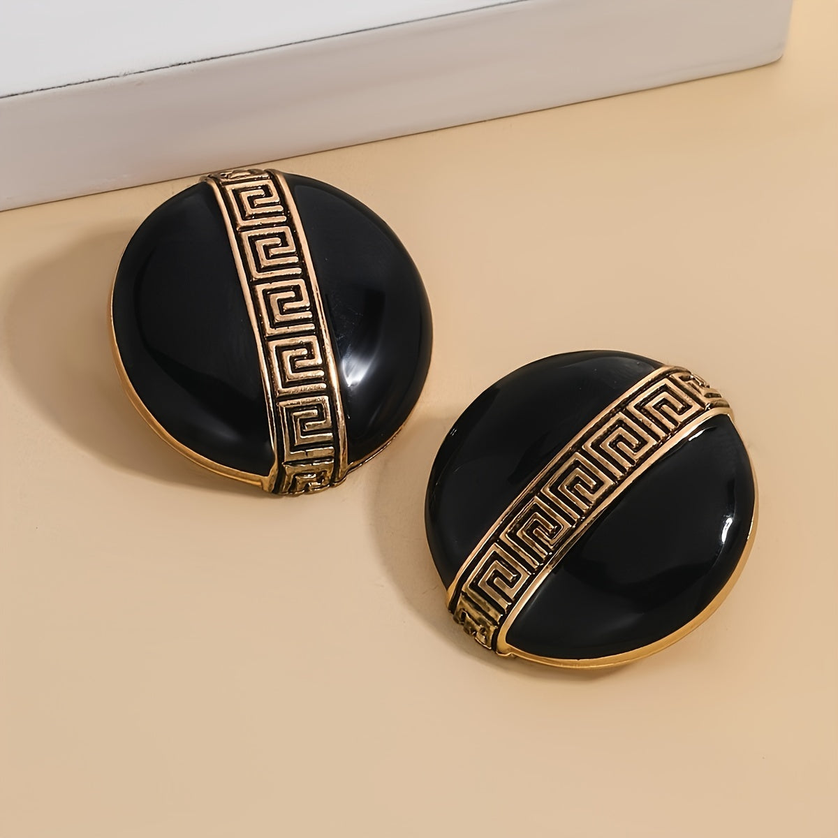 Brincos Geométricos Preto Dourado Vintage | By Mireva