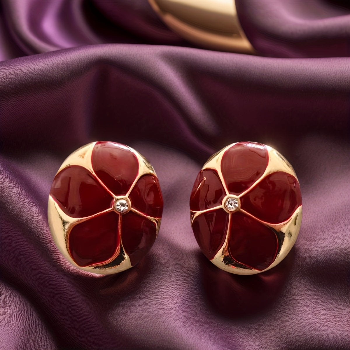 Par de Brincos Vintage Flor Vermelha Esmaltada Strass | By Mireva