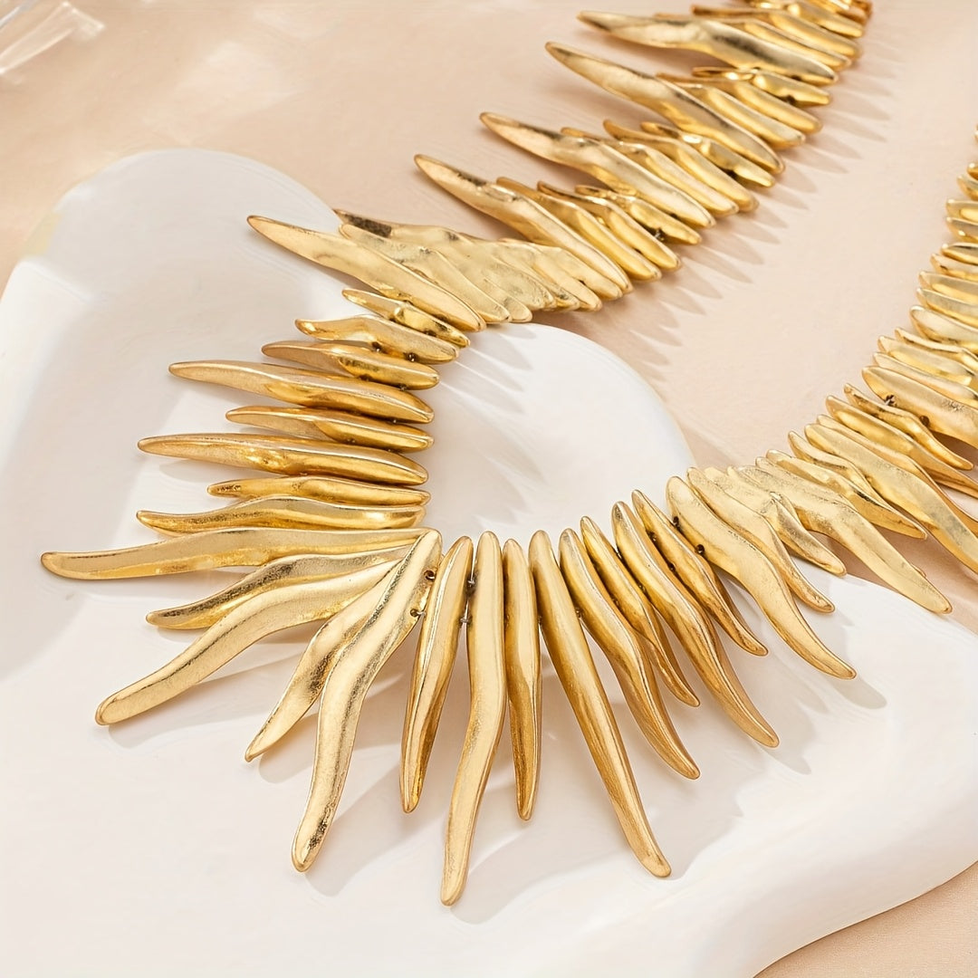 Colar Gótico Geométrico Irregular Dourado Espinhos | By Mireva