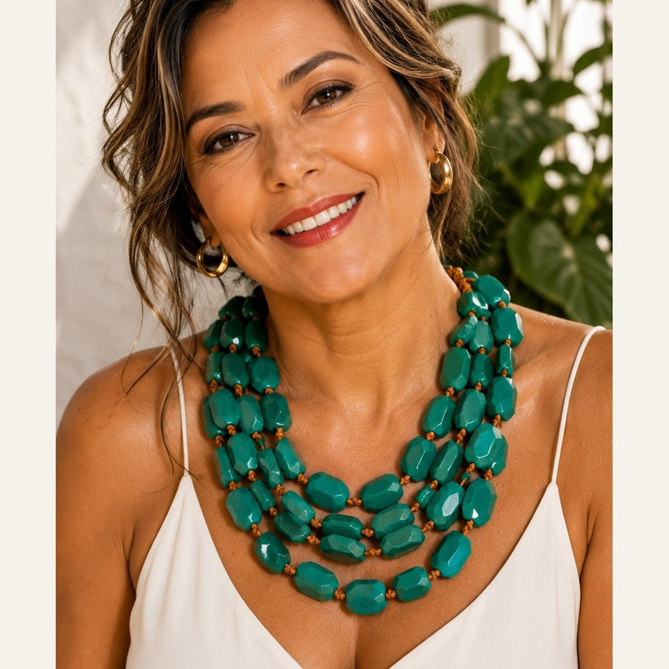 Colar Feminino Boho Multicamadas Pedras Geométricas Verde-Esmeralda