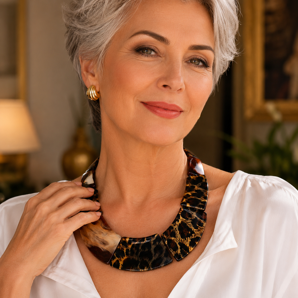 Colar Feminino Boho Babete Estampa de Leopardo em Resina