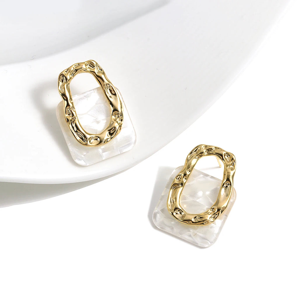 Brinco Maxi Dourado Orgânico com Acrílico Translúcido