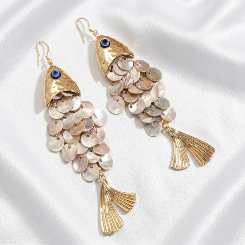 Brinco Maxi Dourado com Madrepérola e Pingente Orgânico
