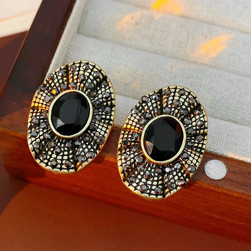 Brinco Vintage Oval Preto com Cristais Dourados