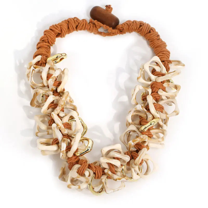 Colar Feminino com Contas Grandes