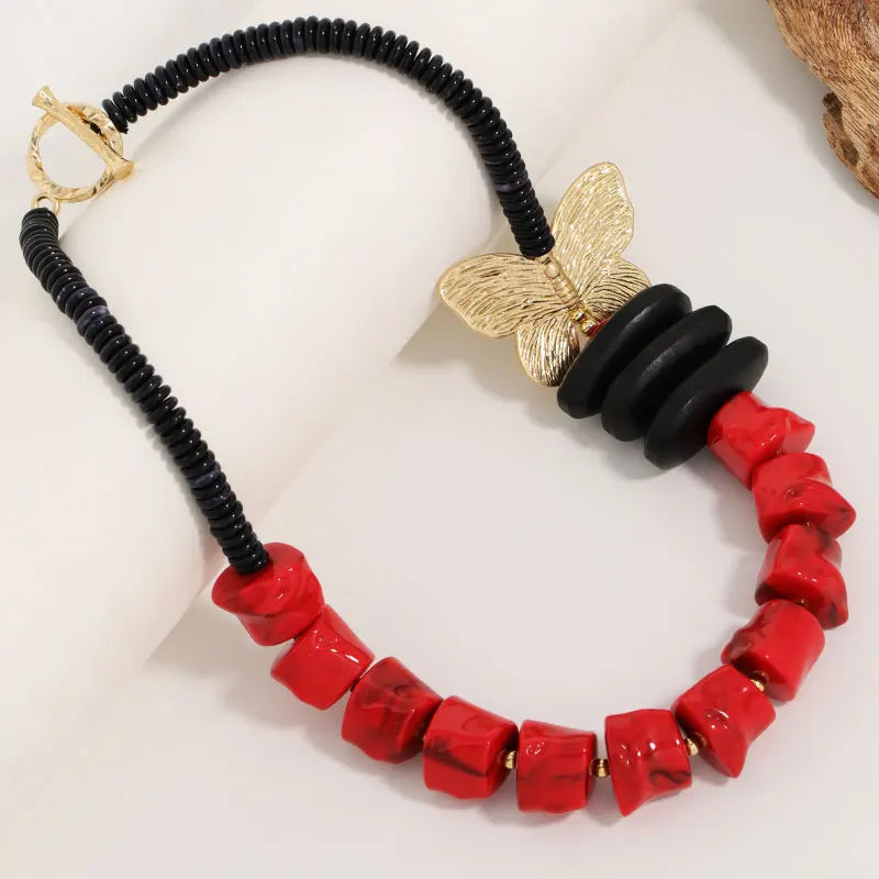 Colar Boho com Contas e Design de Borboleta