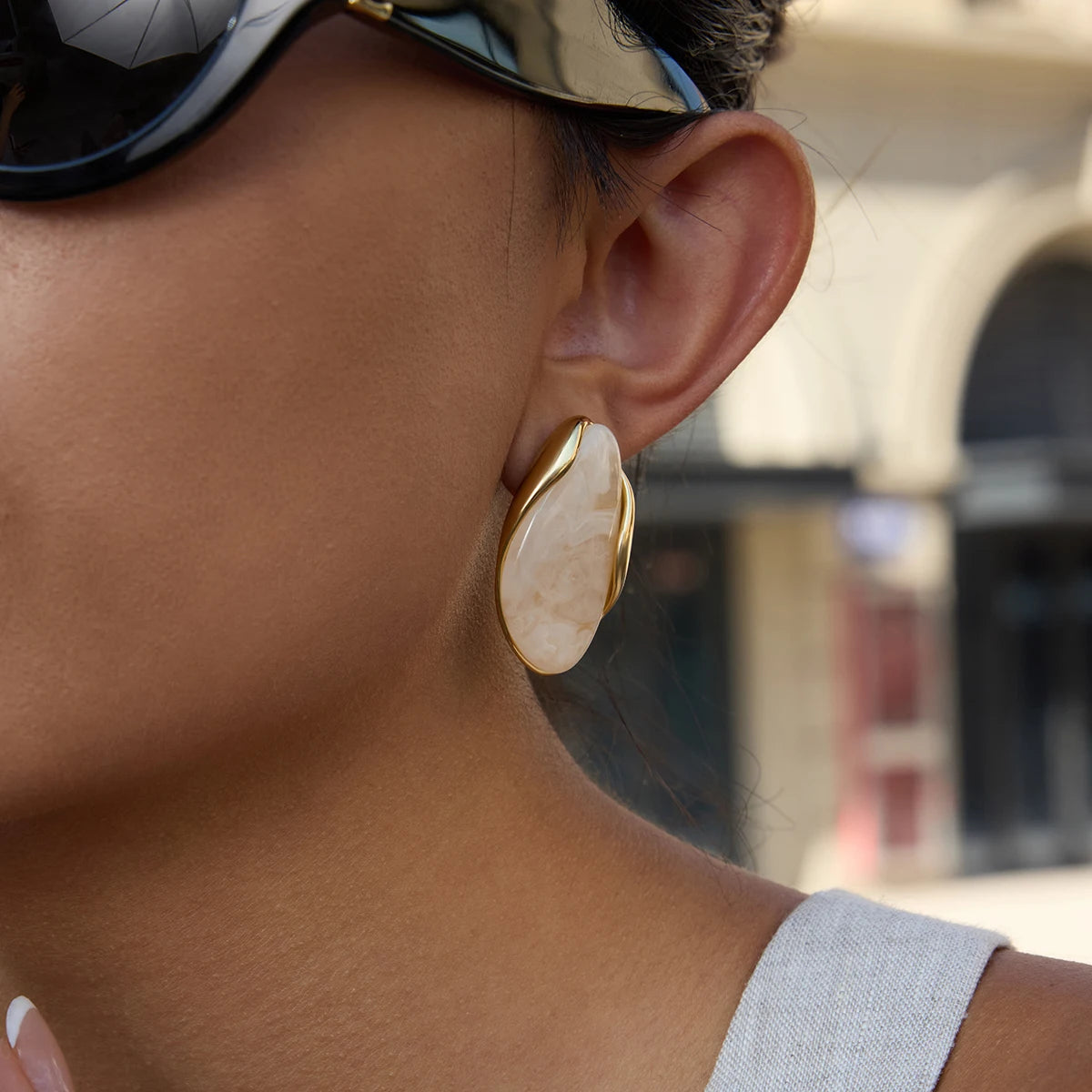 Brincos Boho Resina Irregular Dourados | By Mireva