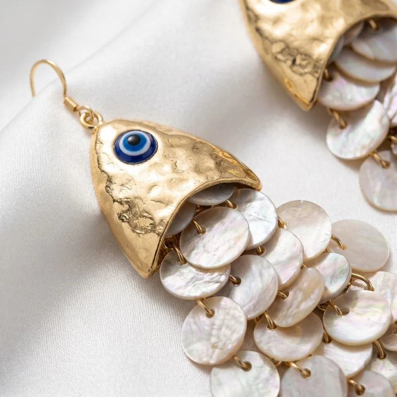Brinco Maxi Dourado com Madrepérola e Pingente Orgânico