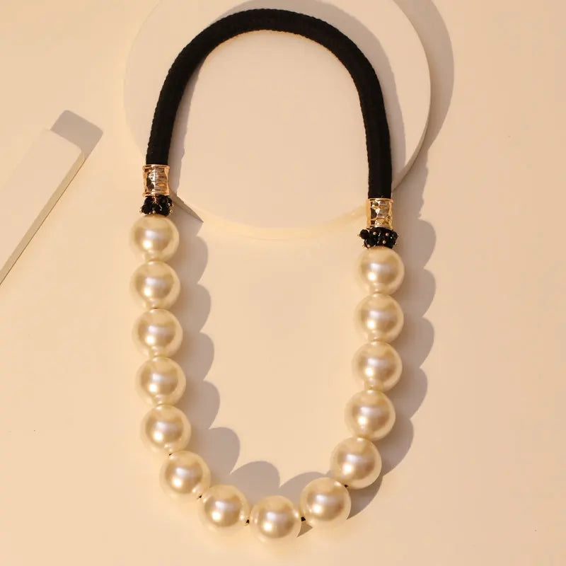 Colar Longo com Pérolas Grandes