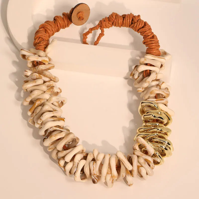 Colar Statement Conchas Marfim & Dourado | By Mireva