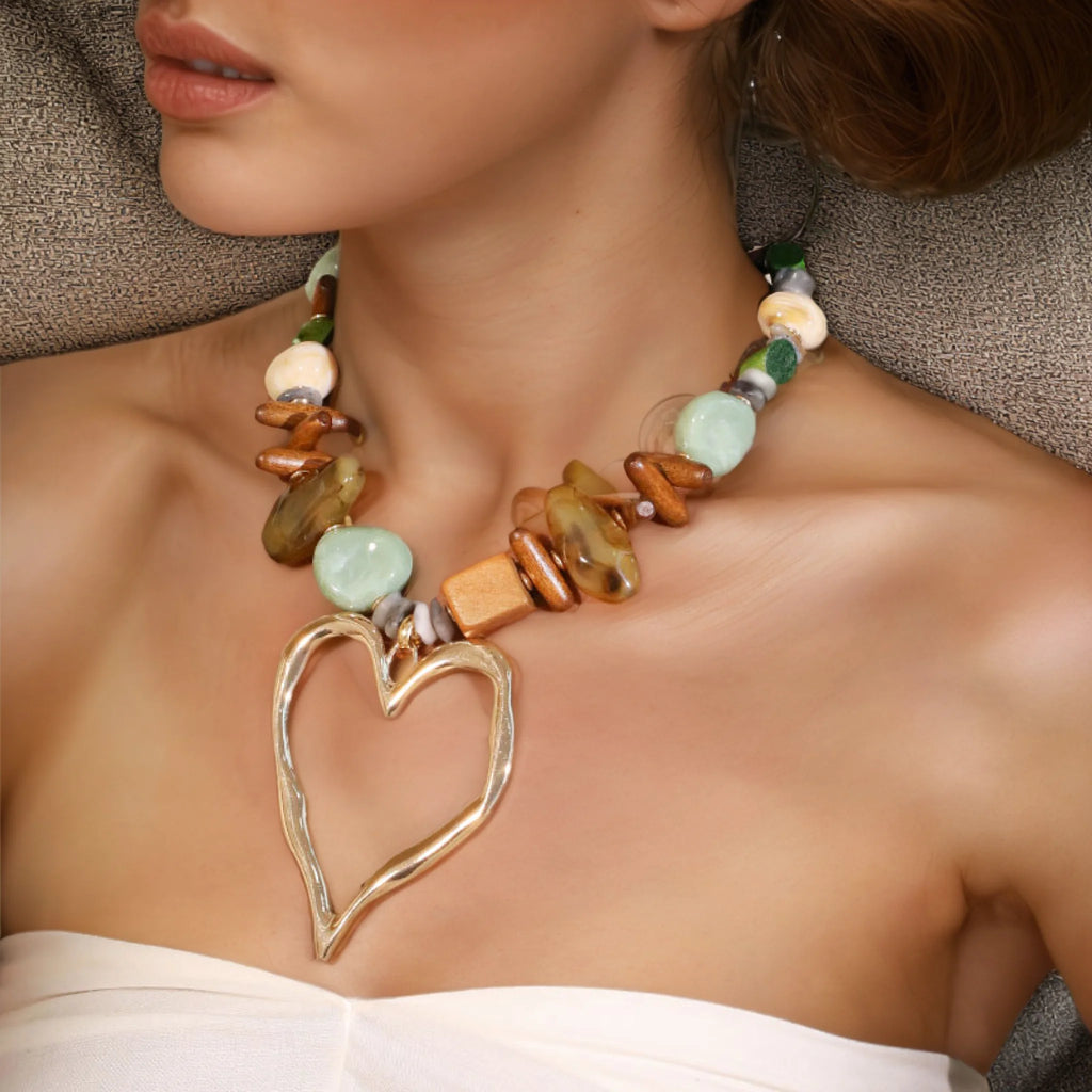 Colar Coração Solar – Joia Artesanal Feminina com Pedras Naturais | By Mireva