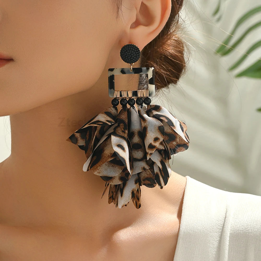 Brincos Étnicos Elegantes com Flor em Tecido