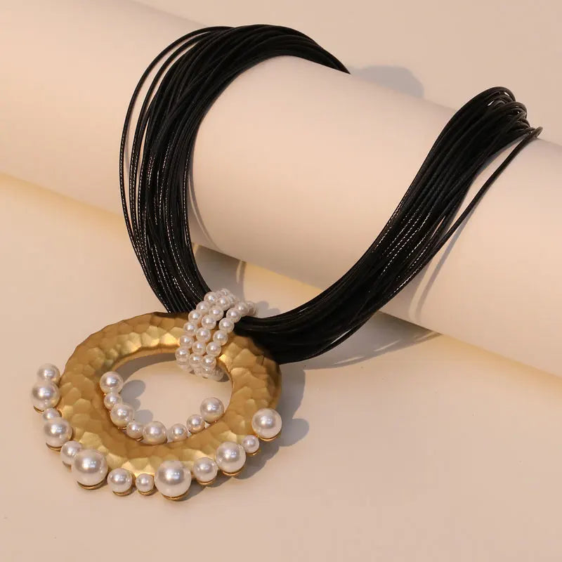 Colar Statement Preto & Dourado com Pérolas | By Mireva