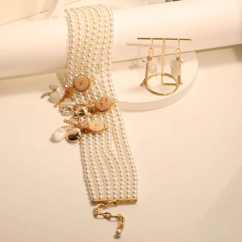 Choker de Pérolas Vintage com Pingentes Dourados + Brincos