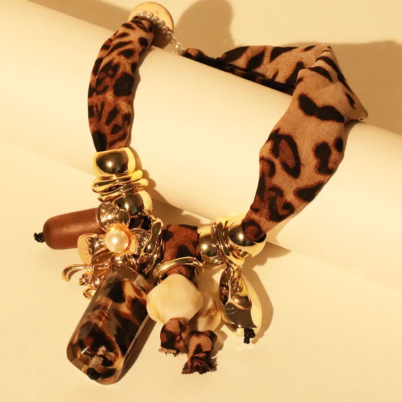 Colar Leopardo Vintage com Detalhes Dourados | By Mireva