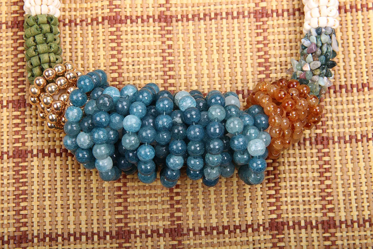 Colar Feminino com Contas Exageradas Estilo Vintage