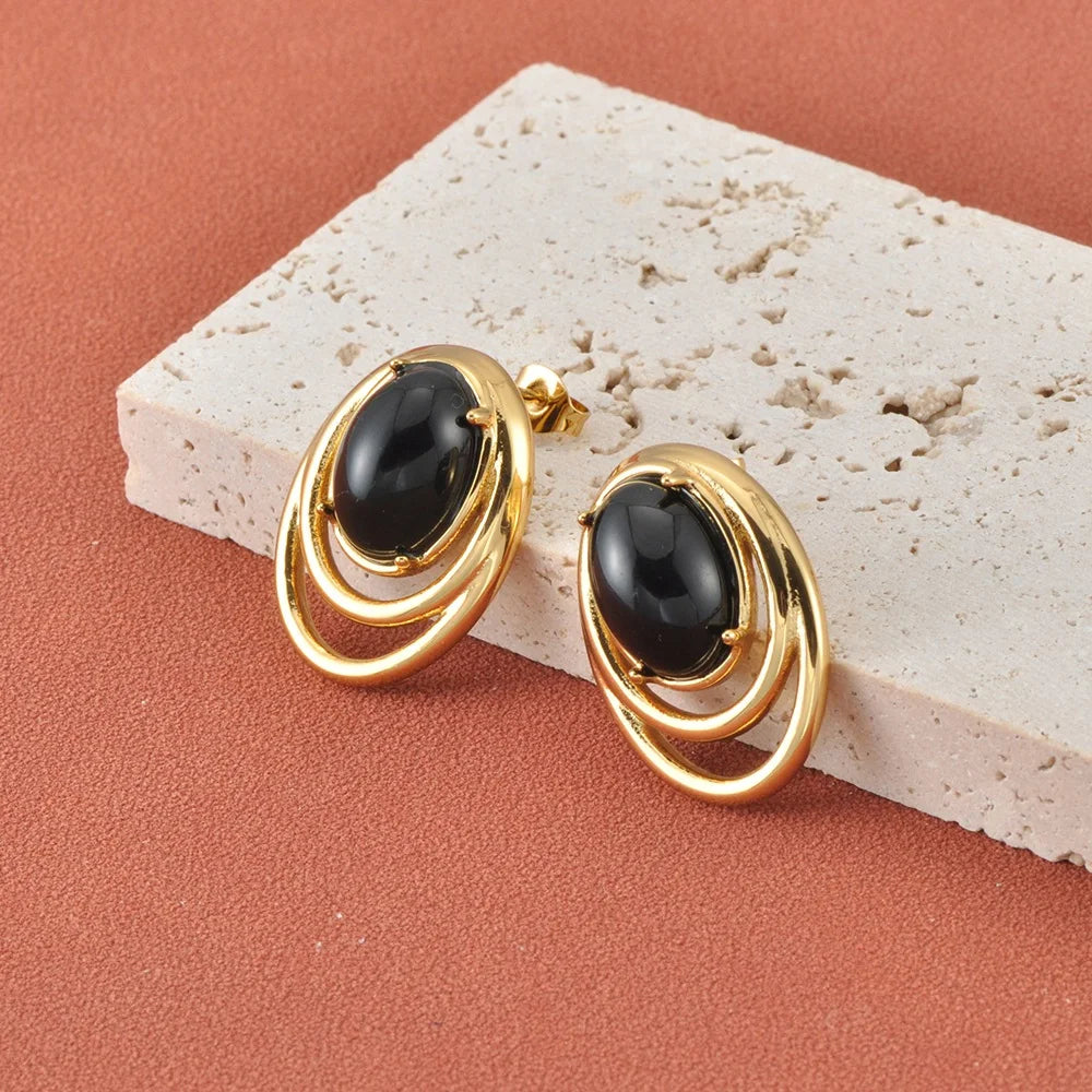 Brinco Stud Dourado com Pedra Preta Oval