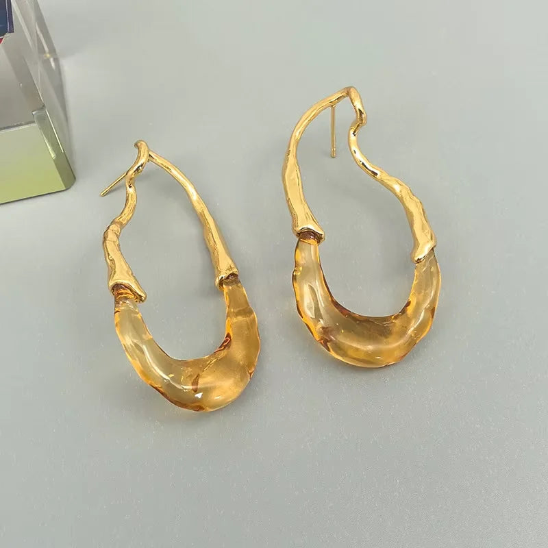 Brinco Dourado com Detalhe Translúcido em Acrílico
