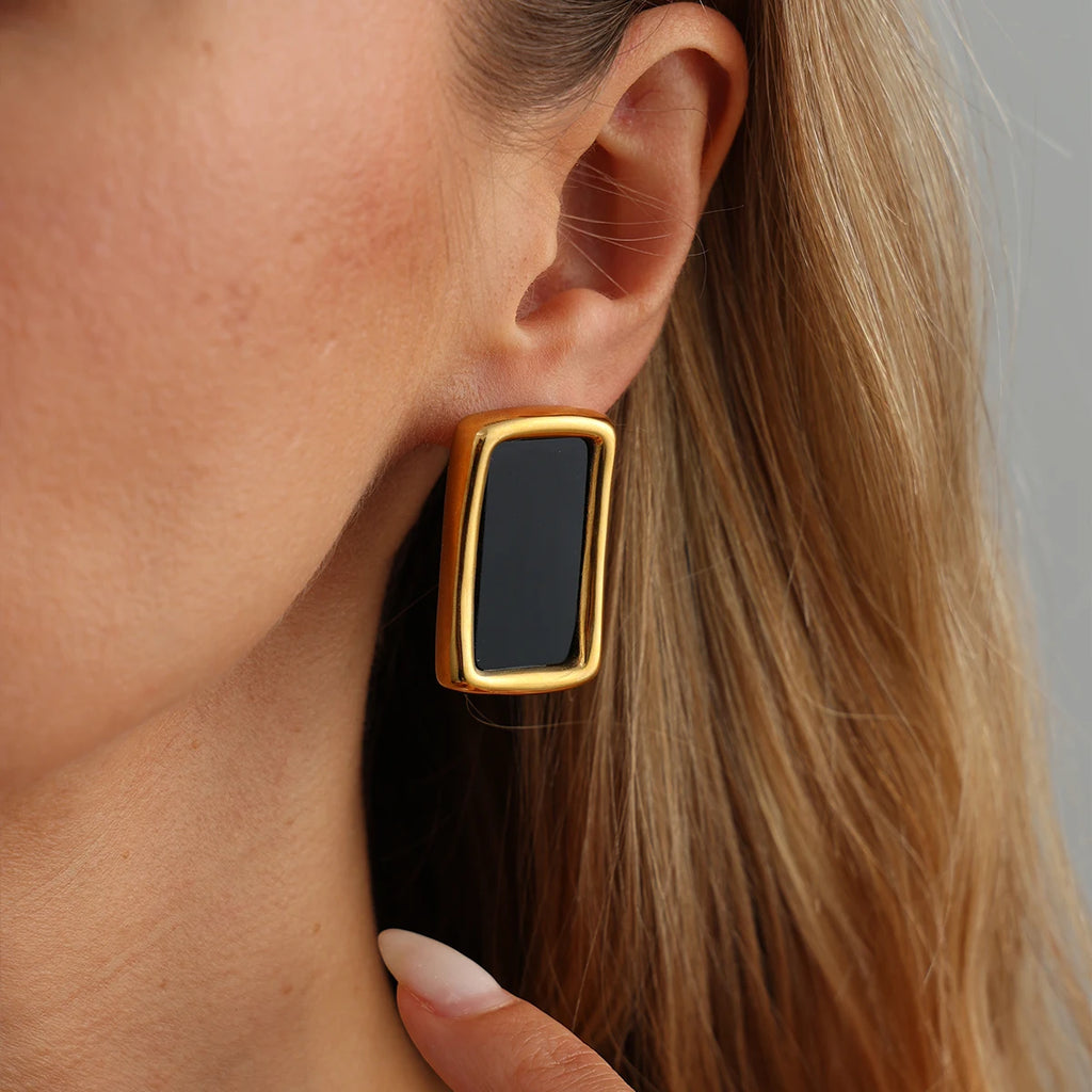 Brinco Dourado Retangular com Detalhe Preto