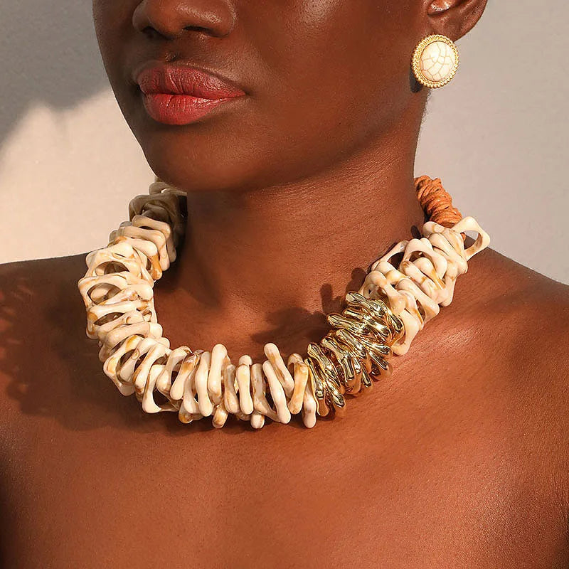 Colar Statement Conchas Marfim & Dourado | By Mireva