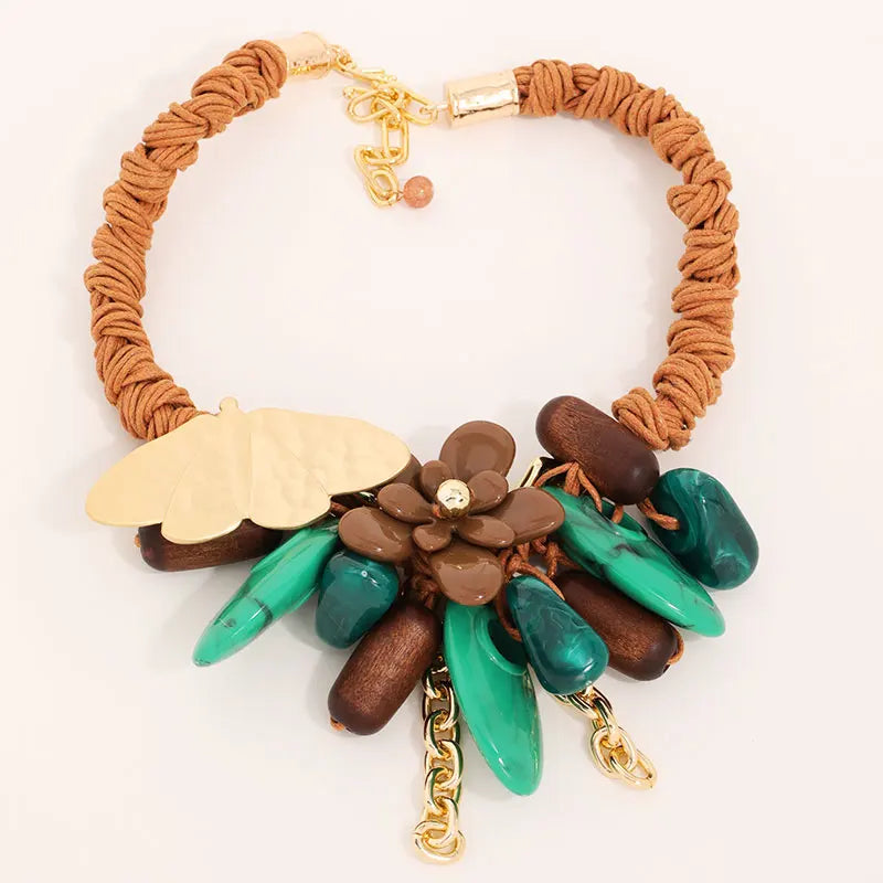 Colar Borboleta Contas Verde Madeira Trançado | By Mireva