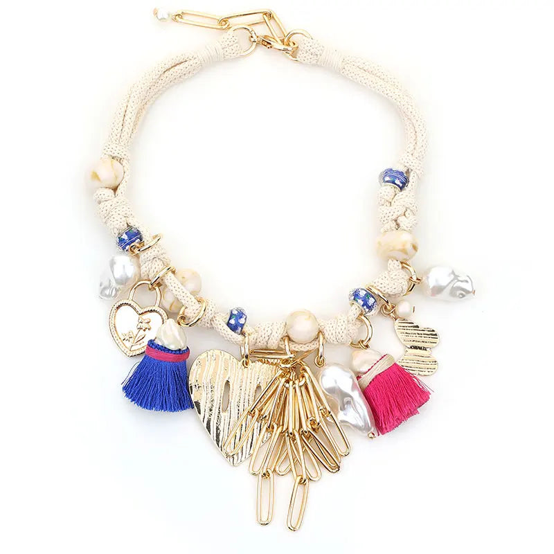 Colar Boho com Contas e Pingentes de Coração