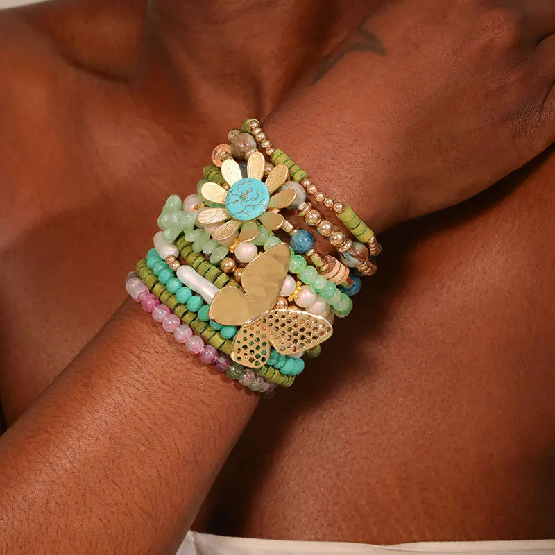 Kit Pulseiras Boho Statement — Miçangas Coloridas & Charme de Flor e Borboleta, Artesanal