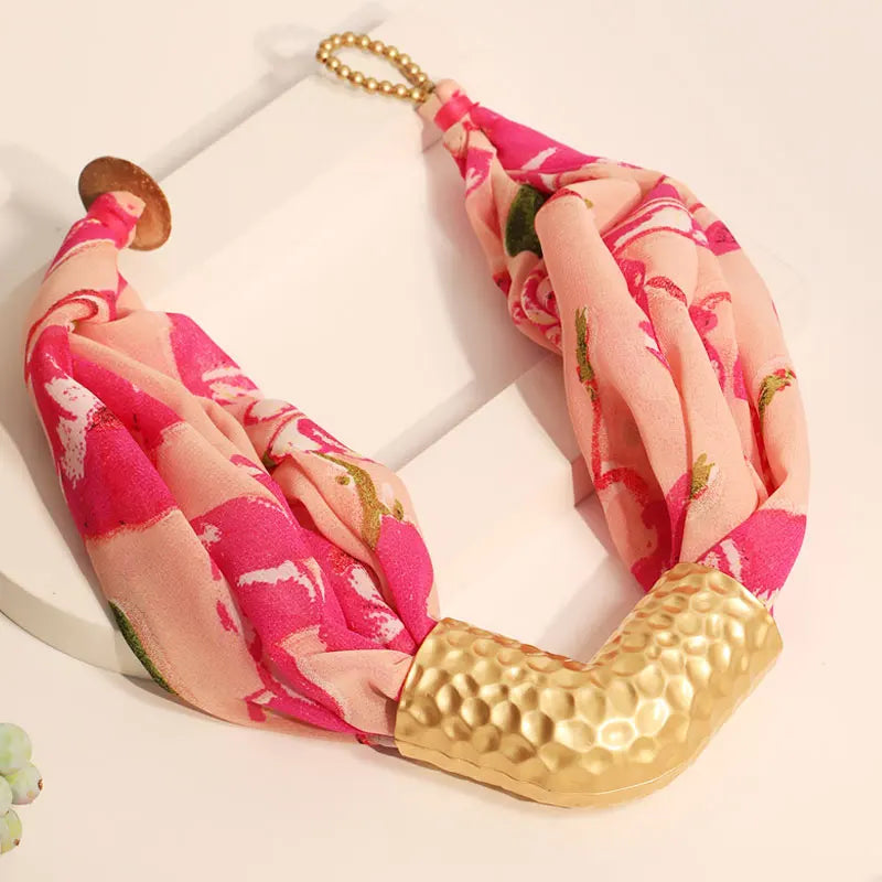 Colar Floral Geométrico com Design Moderno