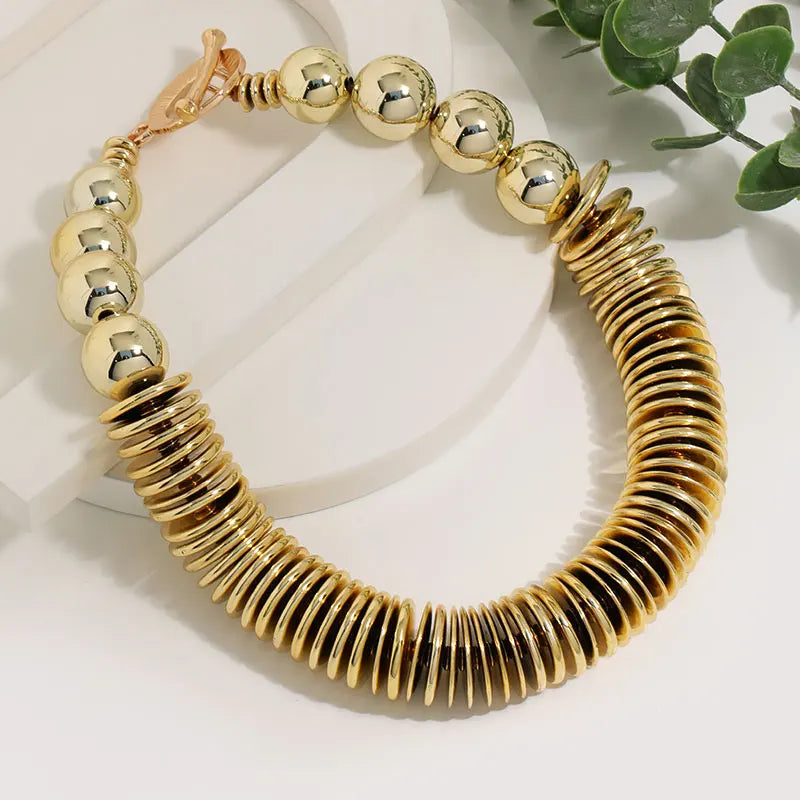 Colar Statement Discos Dourados Esferas Lisos | By Mireva