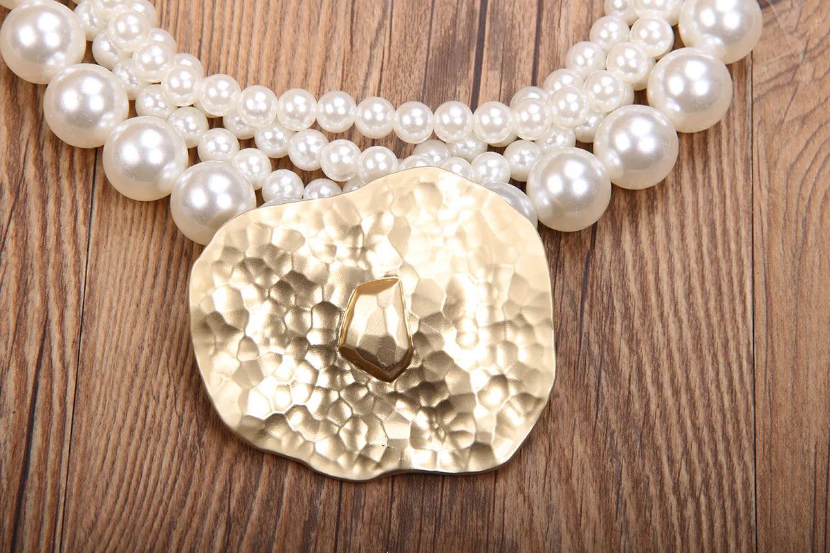 Colar Boho Pérolas & Pingente Geométrico Dourado | By Mireva