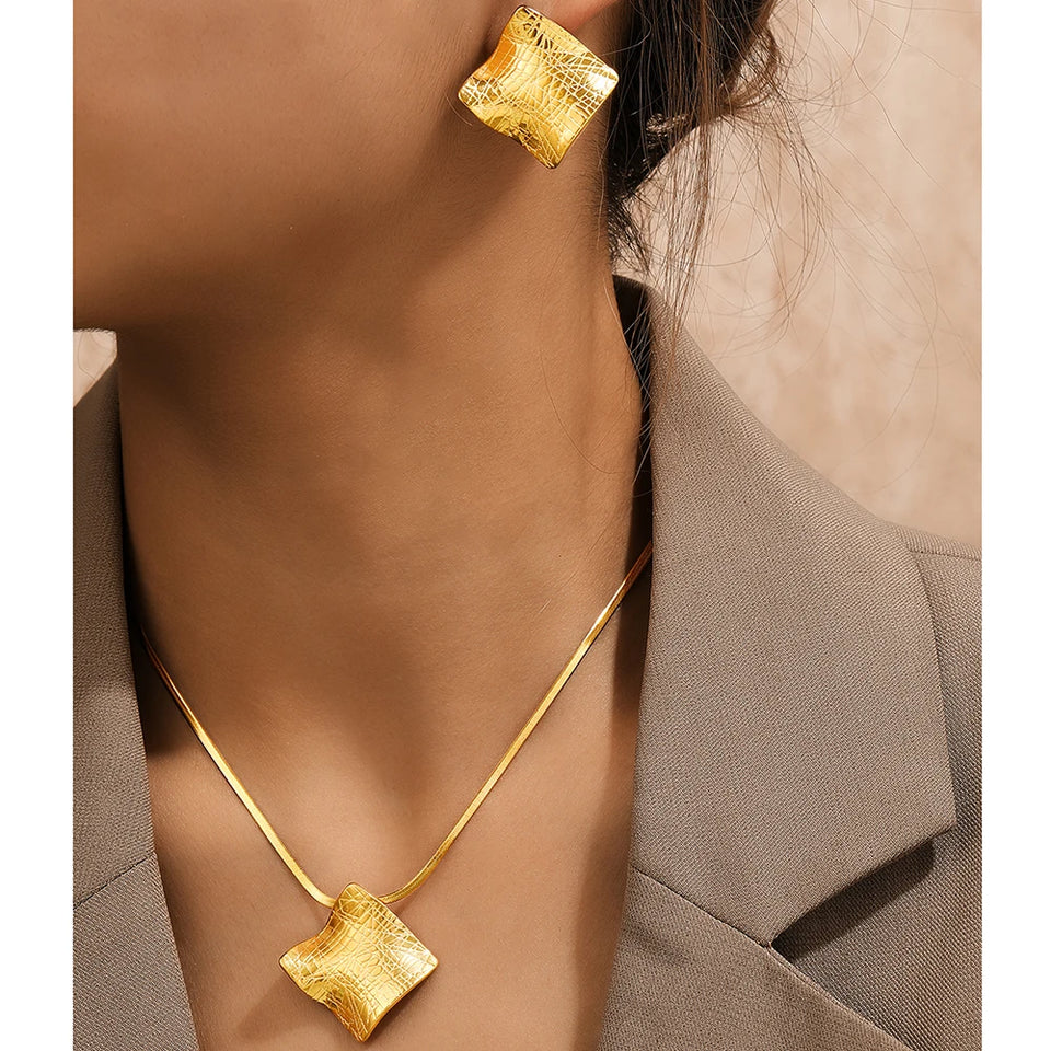 Conjunto Colar e Brinco Dourado Geométrico
