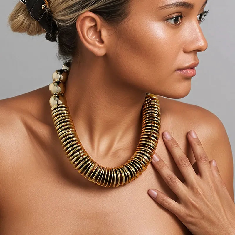 Colar Statement Discos Dourados Esferas Lisos | By Mireva