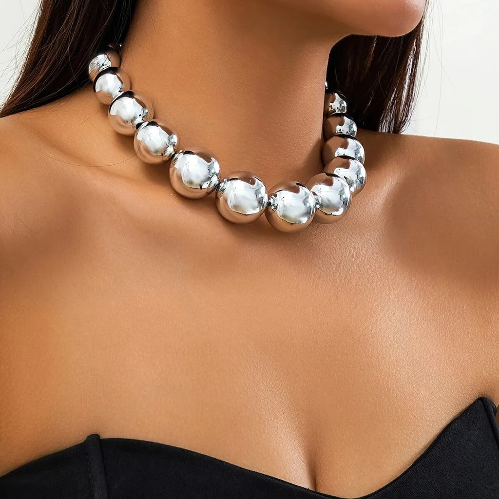 Colar Sphere Dourado – Maxi Bolas Acrílicas com Design Statement | By Mireva