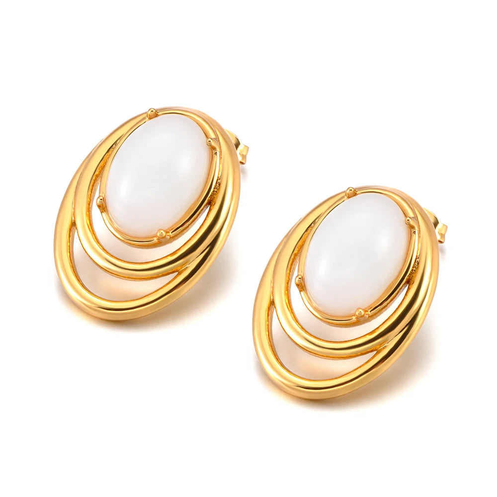 Brinco Stud Dourado com Pedra Preta Oval