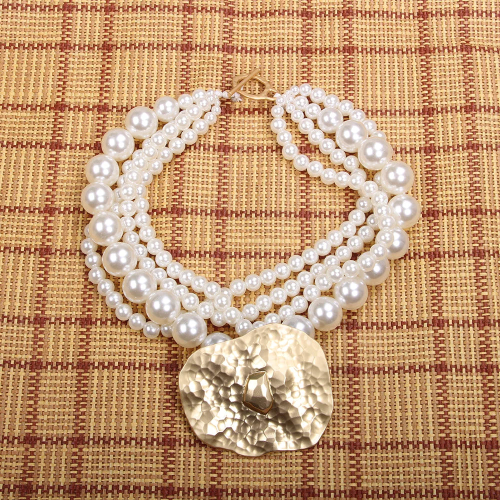 Colar Boho Pérolas & Pingente Geométrico Dourado | By Mireva